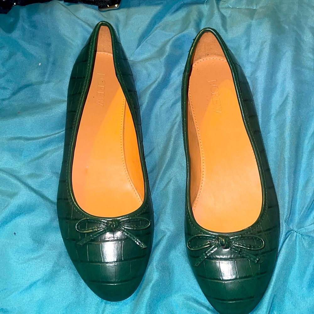 COPY - I Crew green flats side 8 1/2 in good condition only worn once